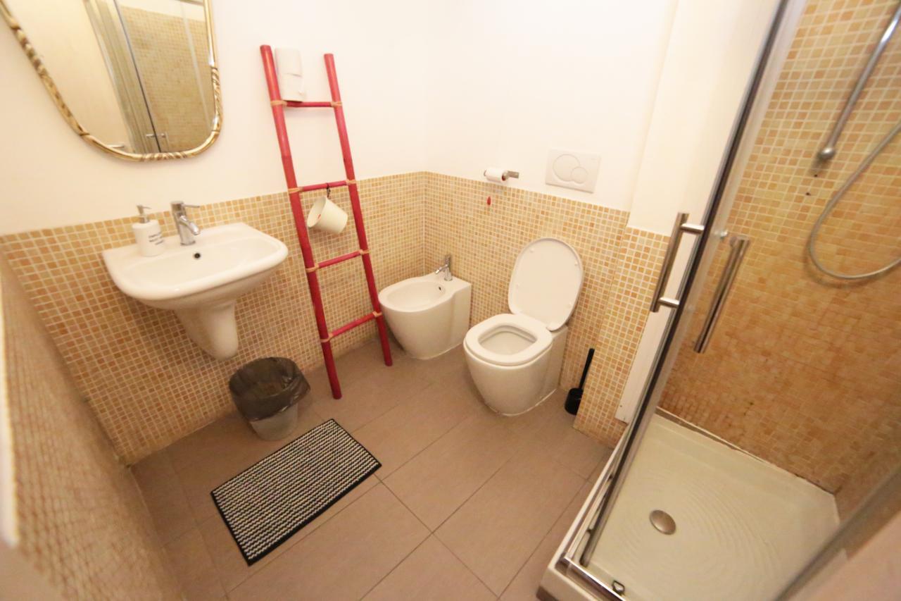 Posto letto in Dormitorio Misto da 4 Letti con Bagno in Comune